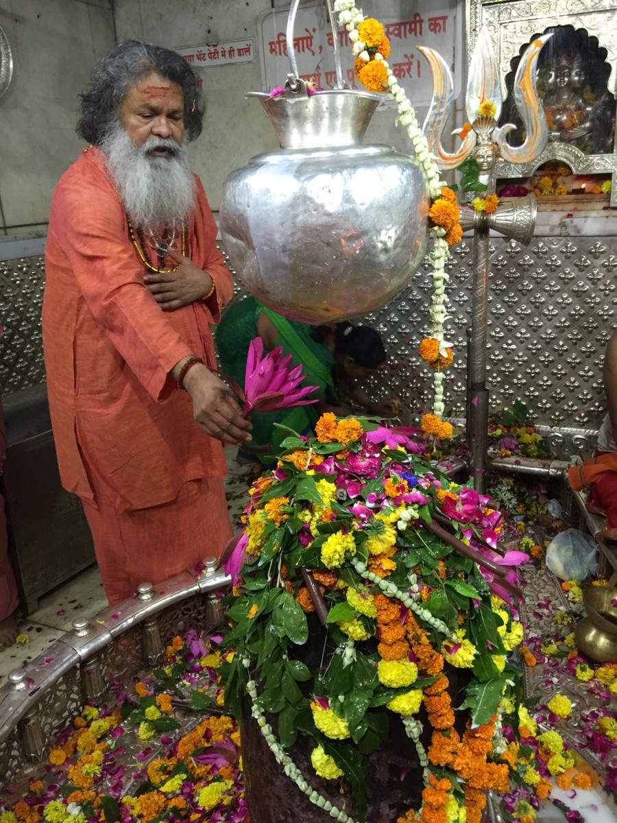 Vishwaguruji doing puja worship of Shiva lingam in Ujjain